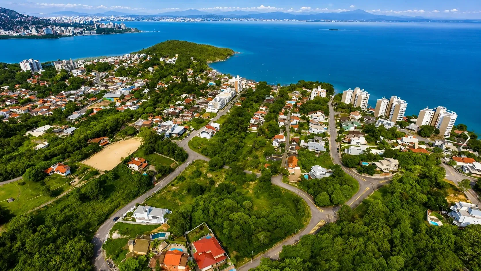 Imagem Sobrado com 4 Quartos à Venda, Locação ou Temporada, 266 m² em João Paulo - Florianópolis