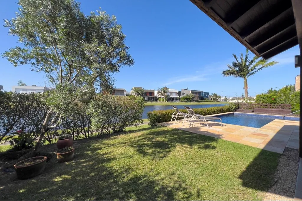 Imagem Casa de condomínio à venda em Xangri-Lá, Centro, com 4 quartos, 274m2