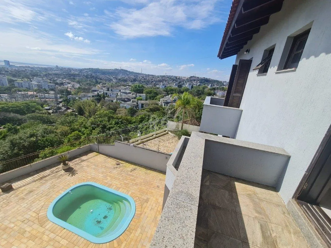 Imagem Casa para Venda - 464m², 5 dormitórios, sendo 4 suites, 4 vagas - Nonoai