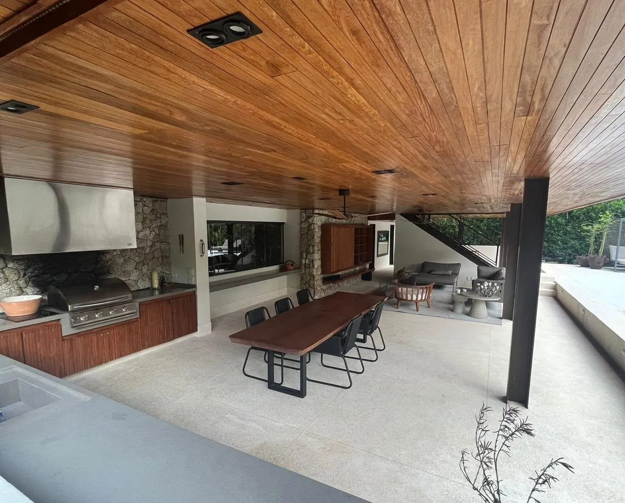 Imagem Casa de luxo à venda na Fazenda Boa Vista com 5 suítes, 500 m², projeto de Gui Mattos, hidromassagem e integração com a natureza