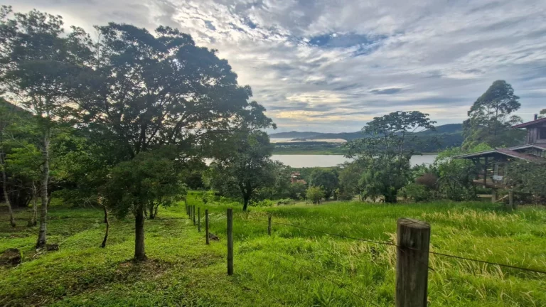 Imagem Terreno com Vista Panorâmica para o Mar à Venda no Bairro Macacu - Garopaba-SC