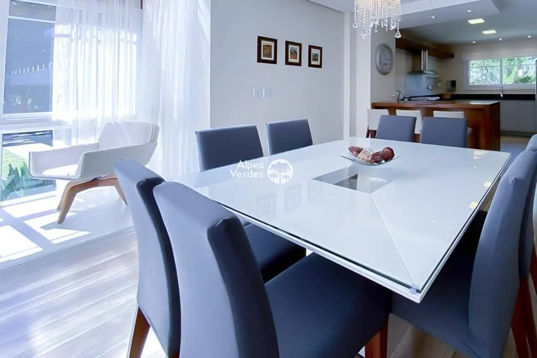 Imagem Vende-se Casa em Condominio com 3 suites a 5 minutos da Rua Coberta