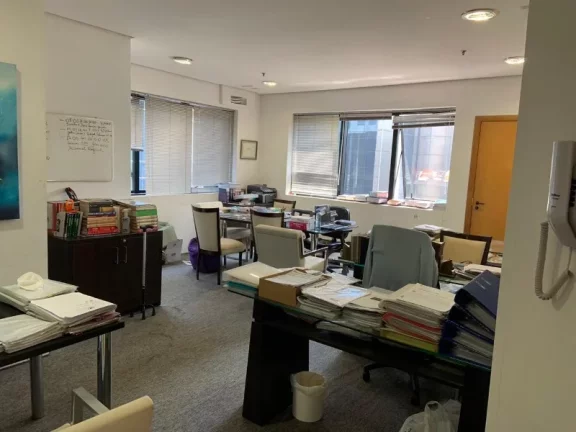 Aluga Sala Comercial de 41 m² na Avenida Dr. Cardoso de Melo - Vila Olímpia