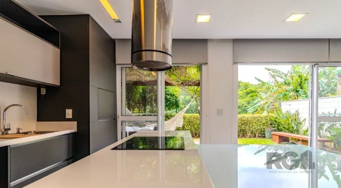 Imagem Casa em Condomínio com 04 Quartos - 4 vagas, 200,36 m² de área privativa - LOMBA DO PINHEIRO