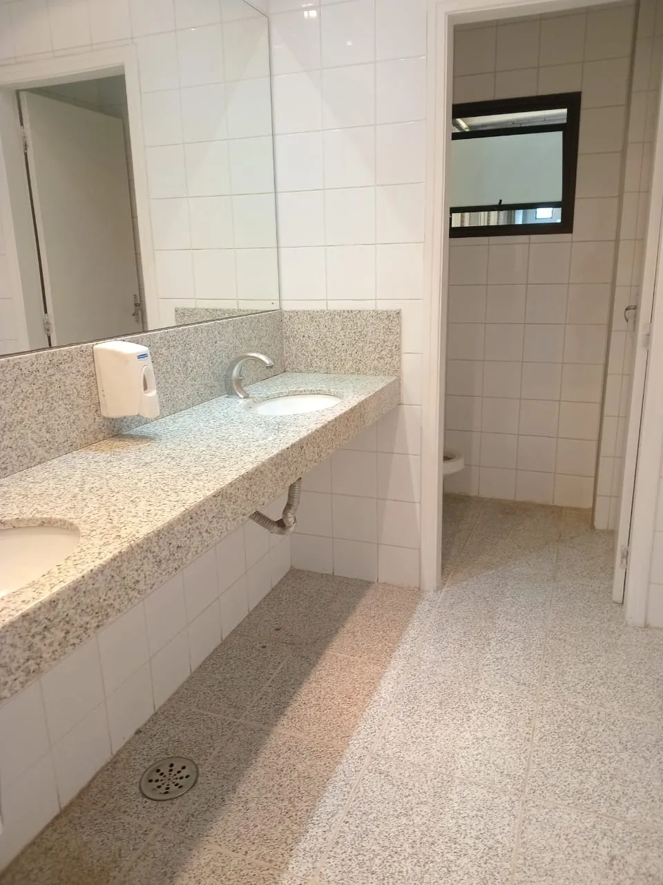 Imagem Galpão no Tamboré com Escritórios e Excelente Infraestrutura