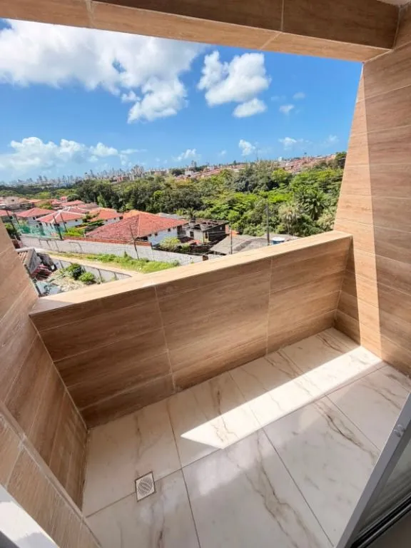 Imagem Cobertura no José Américo, João Pessoa, com 60m², 2 quartos sendo 1 suíte, varanda, 2 banheiros e 1 vaga. Conforto e praticidade para morar ou investi