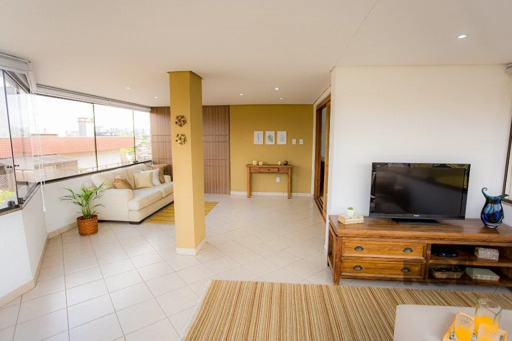 Imagem Cobertura no Jardim Planalto, de 3 dormitórios e 2 vagas com 260m²