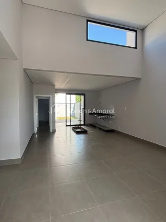 Imagem Casa térrea em obra, localizada no Condomínio Terras da Estância, em Paulínia. Será entregue co...