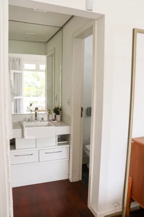 Imagem Casa reformada, mobiliada e decorada na Av Buzios em Jurere Internacional. Localizada em frente ao H...