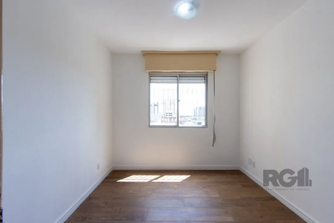 Imagem Apartamento de 2 Dormitórios com Vaga Coberta no Conjunto Residencial Santos Dumont