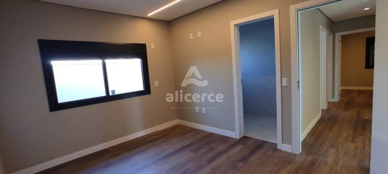 Imagem Casa Alto Padrão com 147m² - 3 Dormitórios I 1 Suíte I 2 Vagas de Garagem - Loteamento Vivendas dos Açores - Sertão do Maruim. São José/SC
