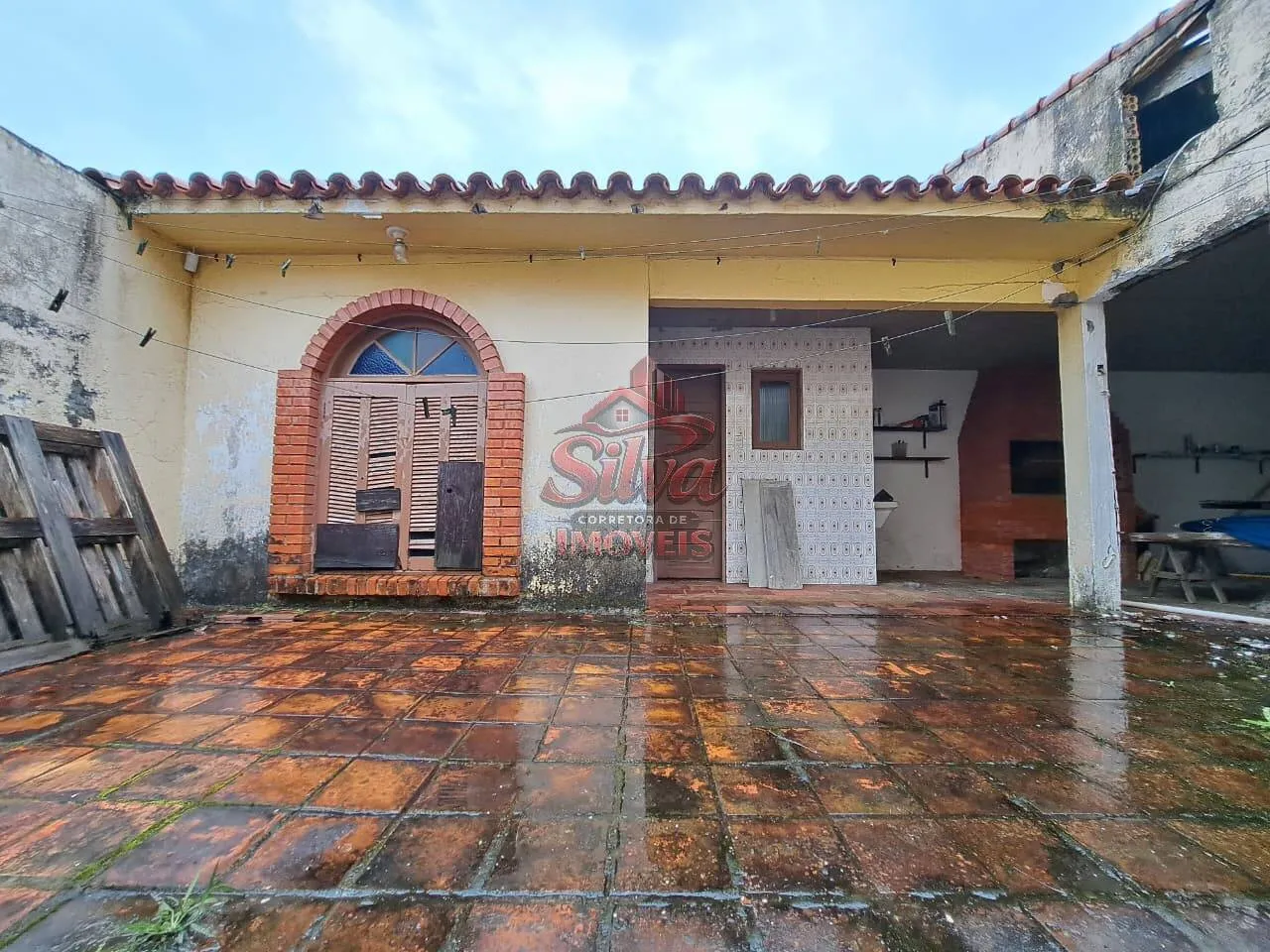 Imagem Casa com 3 Suítes a 120m do Mar
