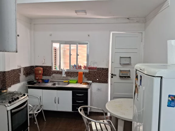 Imagem Apartamento térreo de fundos de 1 dormitório para reforma em Santos no Embaré à venda por R$ 325.000,00