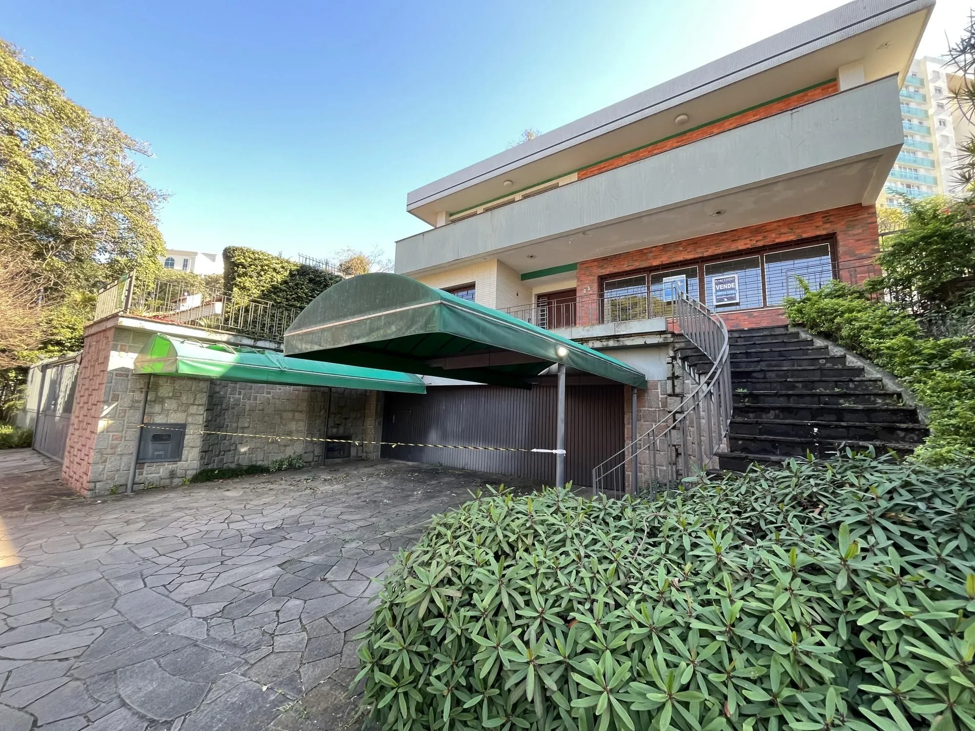 Imagem Casa de 4 quartos, 2 suítes e 2 vagas de garagem no bairro Boa Vista em POA