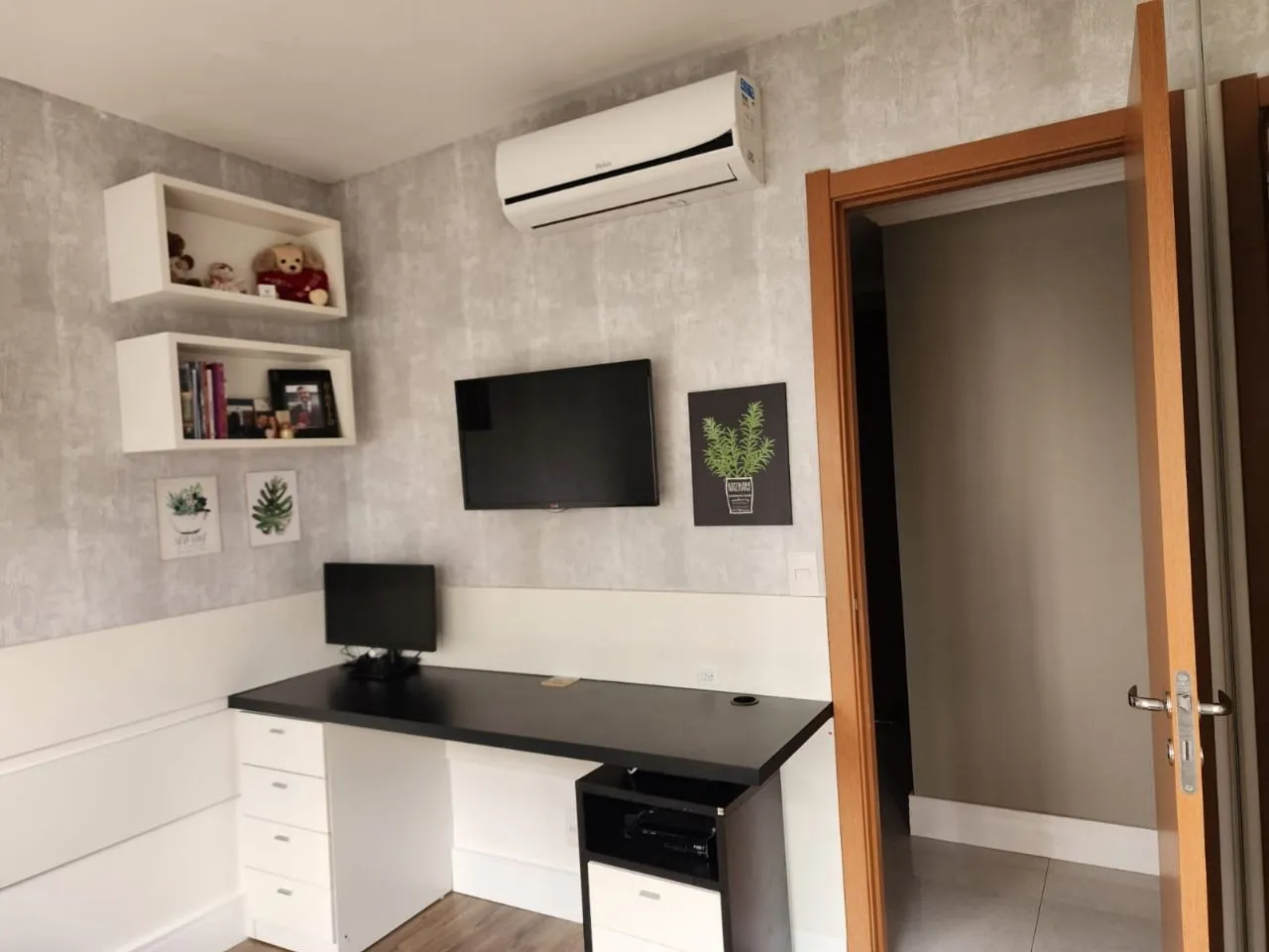 Imagem Apartamento com 03 quartos (01 suíte) e 02 Vagas no Bairro Cavalhada