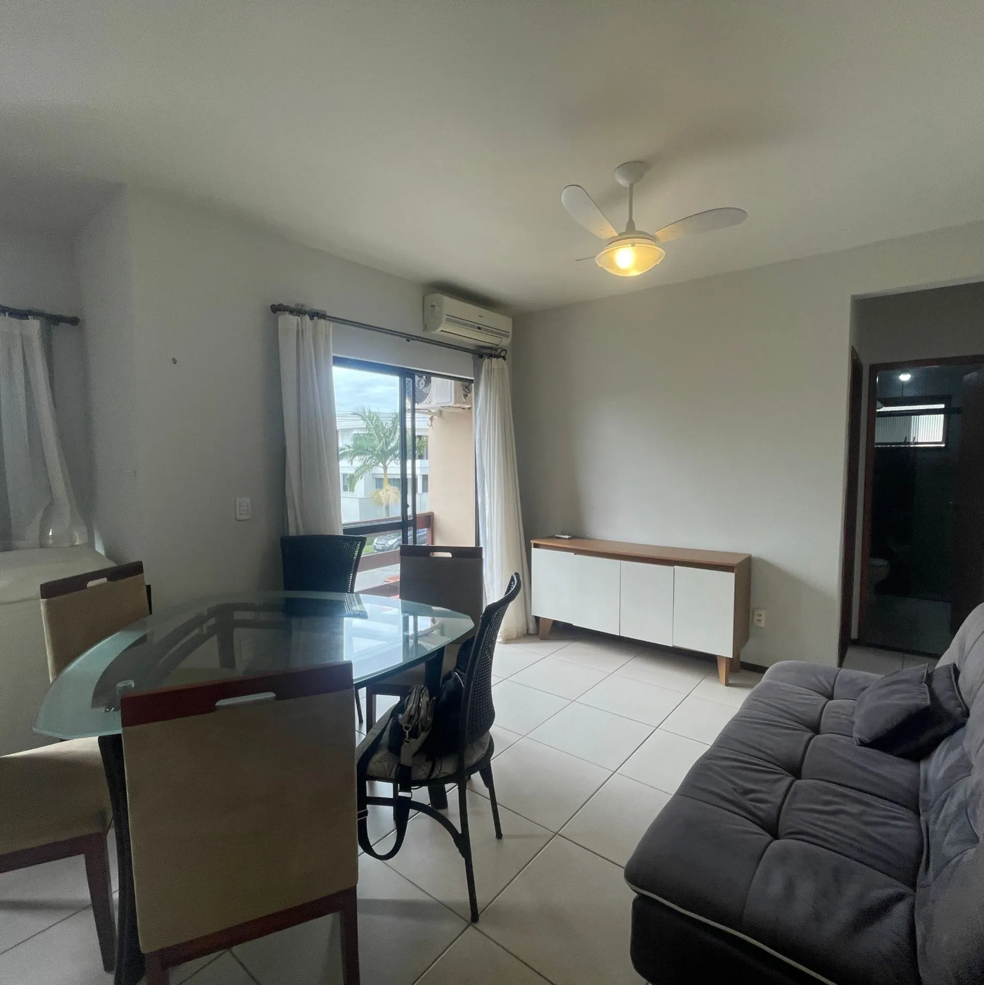 Imagem Apartamento de um dormitório, semimobiliado, para locação anual em Jurerê