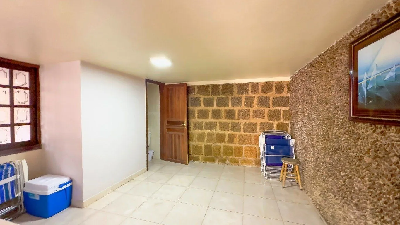 Imagem Casa de 3 dormitórios à venda no Bairro Azenha, Porto Alegre.