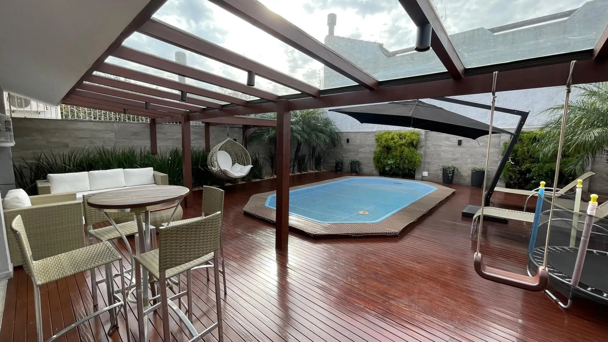 Imagem Casa com Piscina Aquecida e Energia Solar