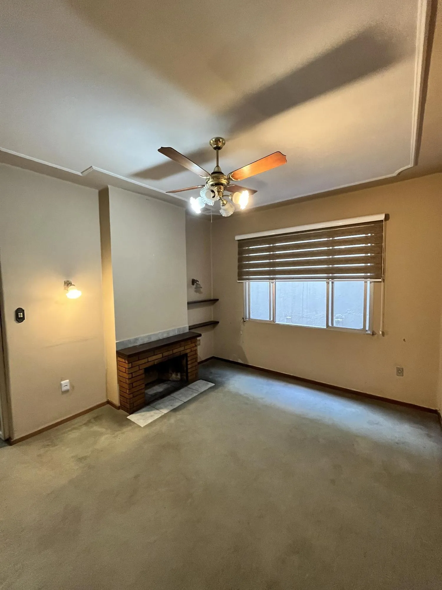 Imagem Apartamento de 2 quartos, lareira e dependência de empregada no bairro Floresta