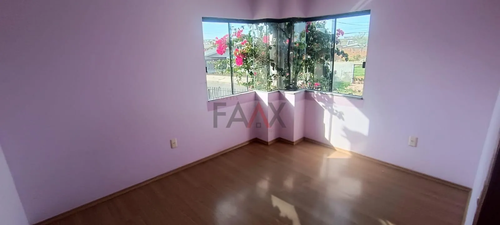 Imagem Sobrado com 4 Quartos e Suíte para Alugar no São Cristóvão