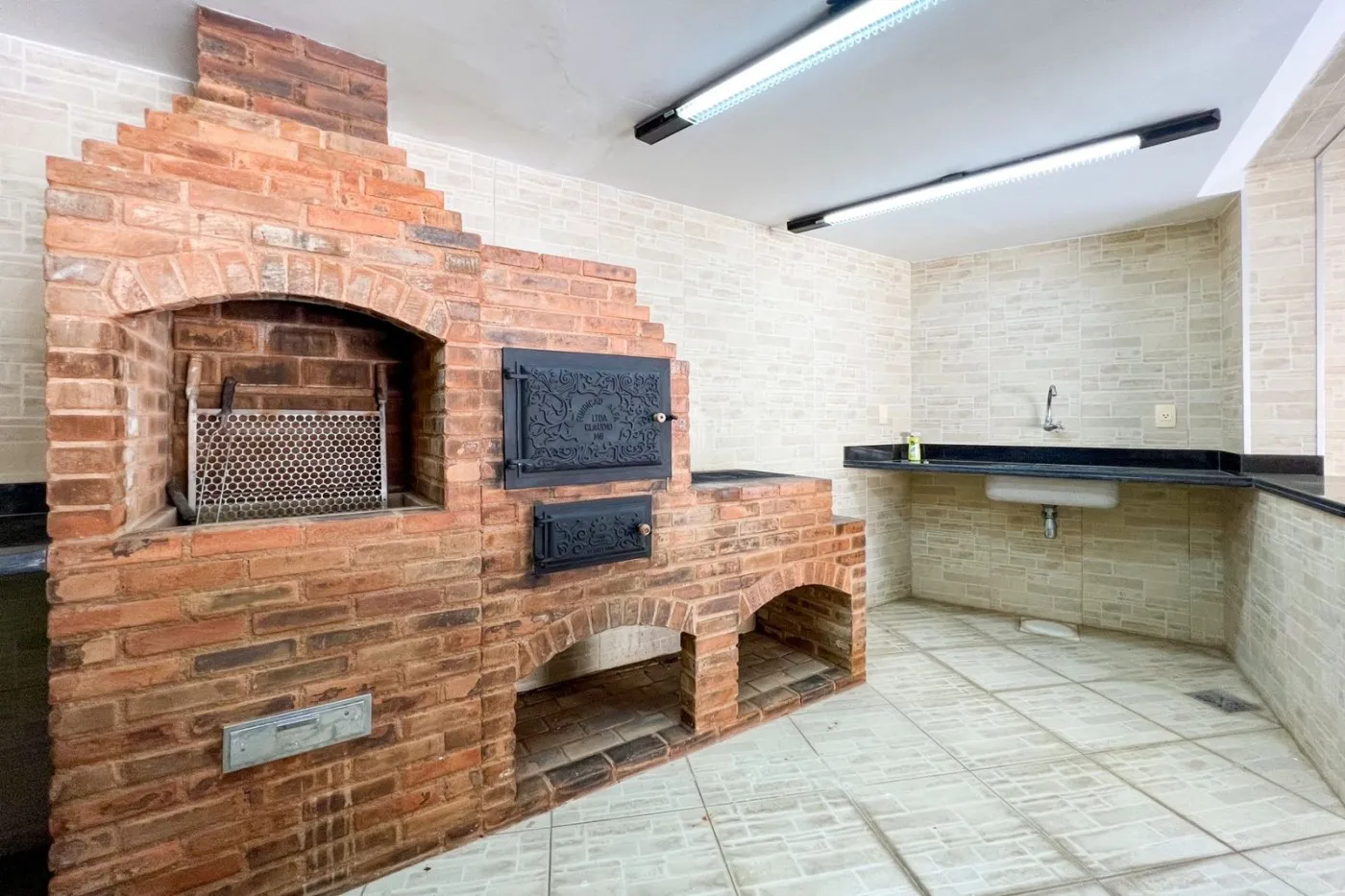 Imagem Casa em Condomínio para Venda em Teresópolis / RJ no bairro Comary