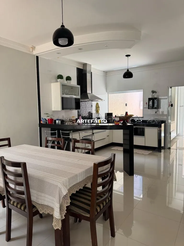 Foto do imóvel Casa à venda em Franca, Franca Pólo Club, com 3 quartos, 181m2 em Rua Dalton Lívio Bianchi