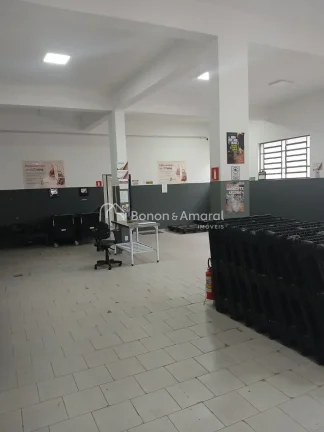 Imagem Barracão/Salão comercial mobiliado para locação em excelente localização, próximo à Av. Amor...
