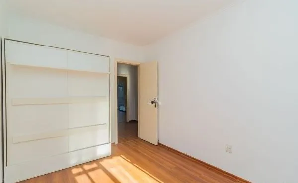 Imagem Casa em Condomínio em Ipanema de 3 dormitórios e 2 vagas DESOCUPADA