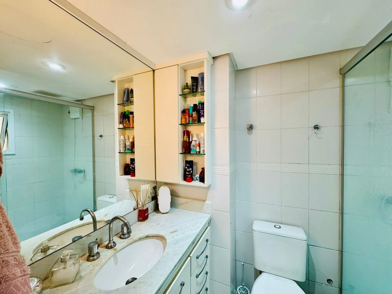 Imagem Duplex na Bela Vista, 2 dormitórios com espaço para home office, lareira e 2 vagas