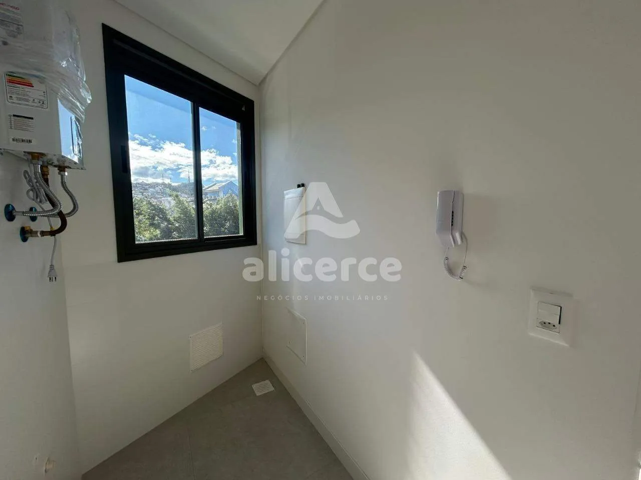 Imagem Apartamento à venda com 2 quartos 1 suíte, 65,67m² em Carvoeira Florianópolis
