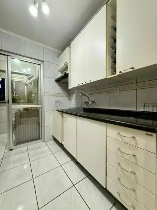 Imagem Apartamento com 3 dormitórios, sacada e churrasqueira.