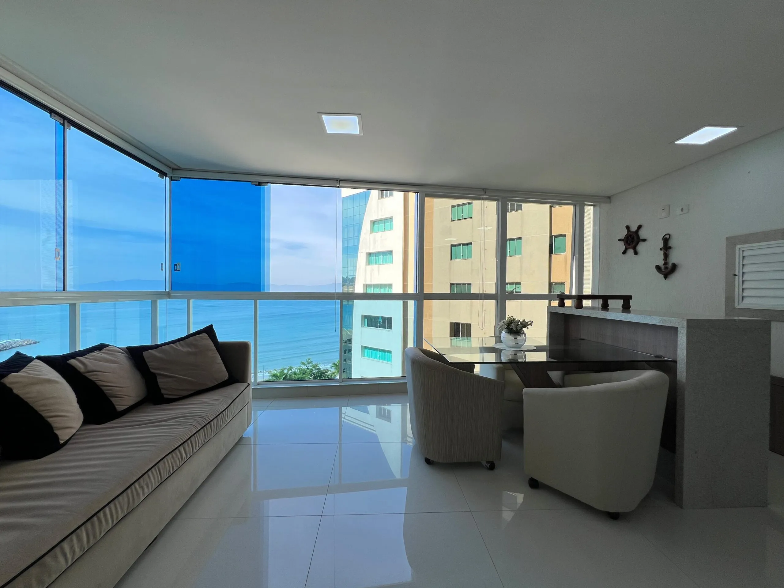 Imagem Apartamento com vista para o mar à venda com 197m2 por R$ 5.590.000,00