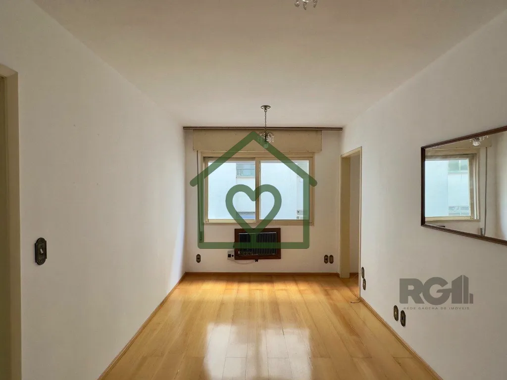 Imagem Apartamento semimobiliado de 38m2, com um dormitório, living para dois ambientes, cozinha ampla com...