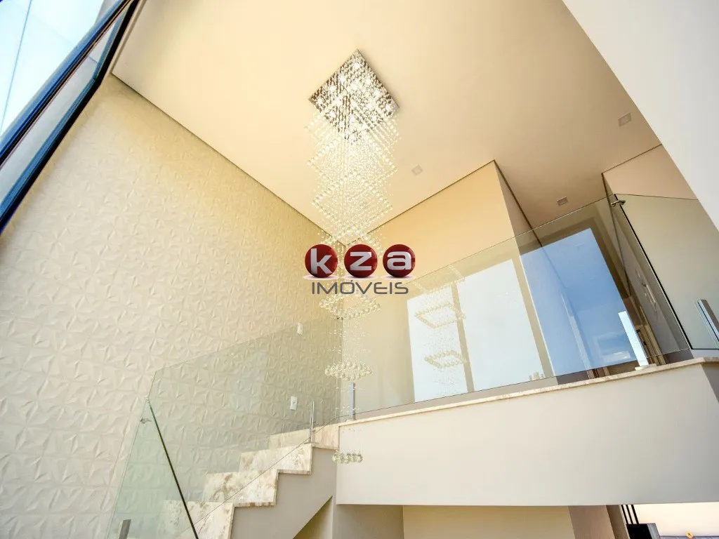 Imagem Imóvel de Luxo à Venda em Valinhos-SP: Casa de 4 quartos, 4 suítes com 330m² no Condomínio Residencial Querência.