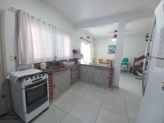 Imagem Casa com 6 dormitórios e a 600m da praia. A venda em Peruíbe