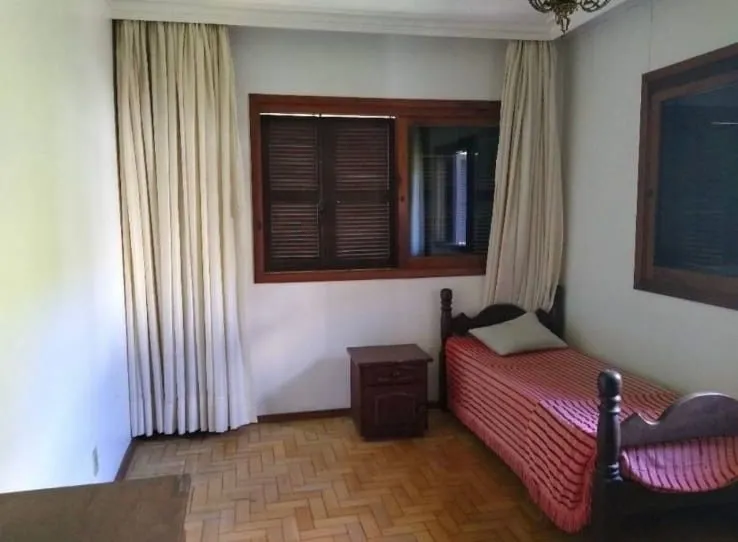 Imagem Casa Ampla no Jardim Carvalho com 4 dormitórios