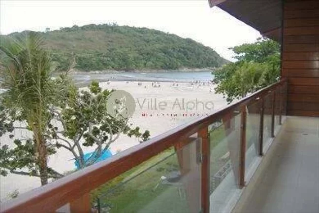 MARAVILHOSA CASA NA PRAIA DE PERNAMBUCO NO GUARUJA.
