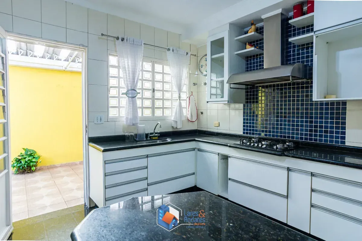 Imagem Casa de vila para venda em Vila Madalena com 3 quartos, sendo 1 suíte, 200m²