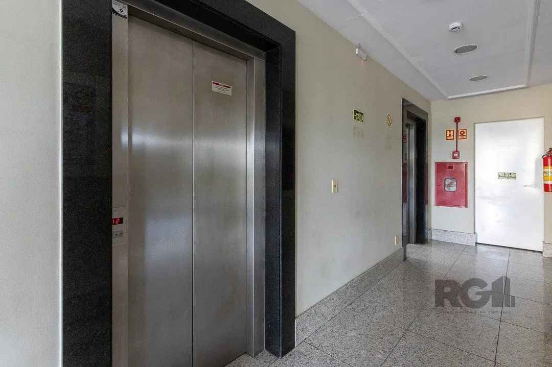 Imagem Apartamento de 3 Quartos com Suíte e Vaga de Garagem no Cristal, Porto Alegre - RS