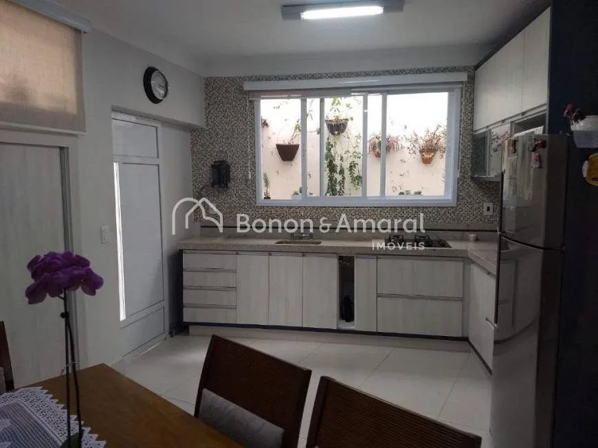 Imagem Casa com 3 Quartos e 2 banheiros à Venda, 200 m² por R$ 840.000