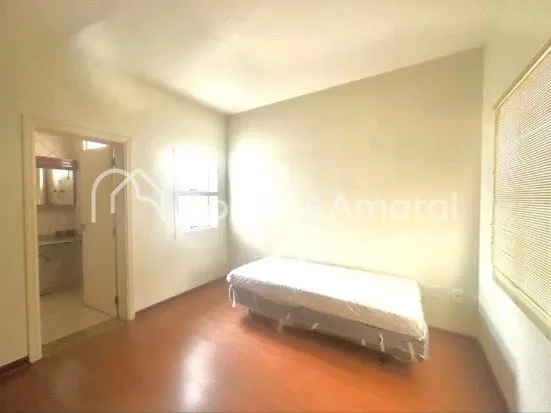 Imagem Casa à venda com 4 suítes, 392 m² no San Conrado