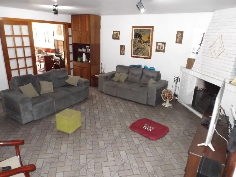 Imagem Casa para Venda - 250m², 3 dormitórios, sendo 3 suites, 7 vagas - Medianeira