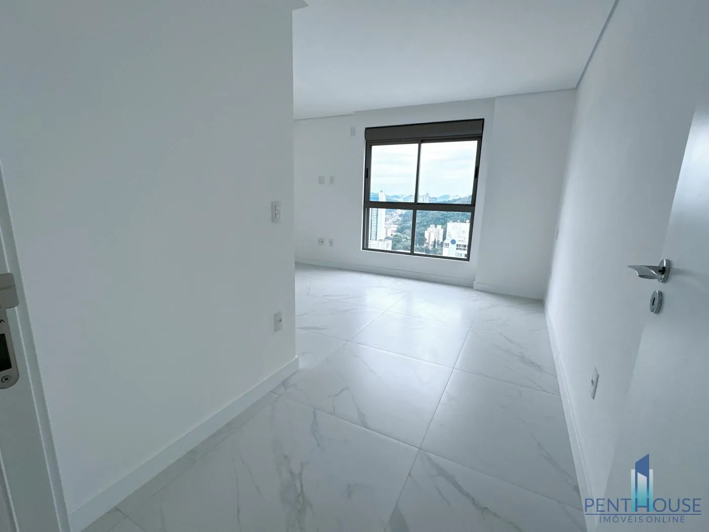 Imagem Cobertura Duplex para Venda em Balneário Camboriú, PIONEIROS, 5 dormitórios, 4 suítes, 6 banheiros, 6 vagas