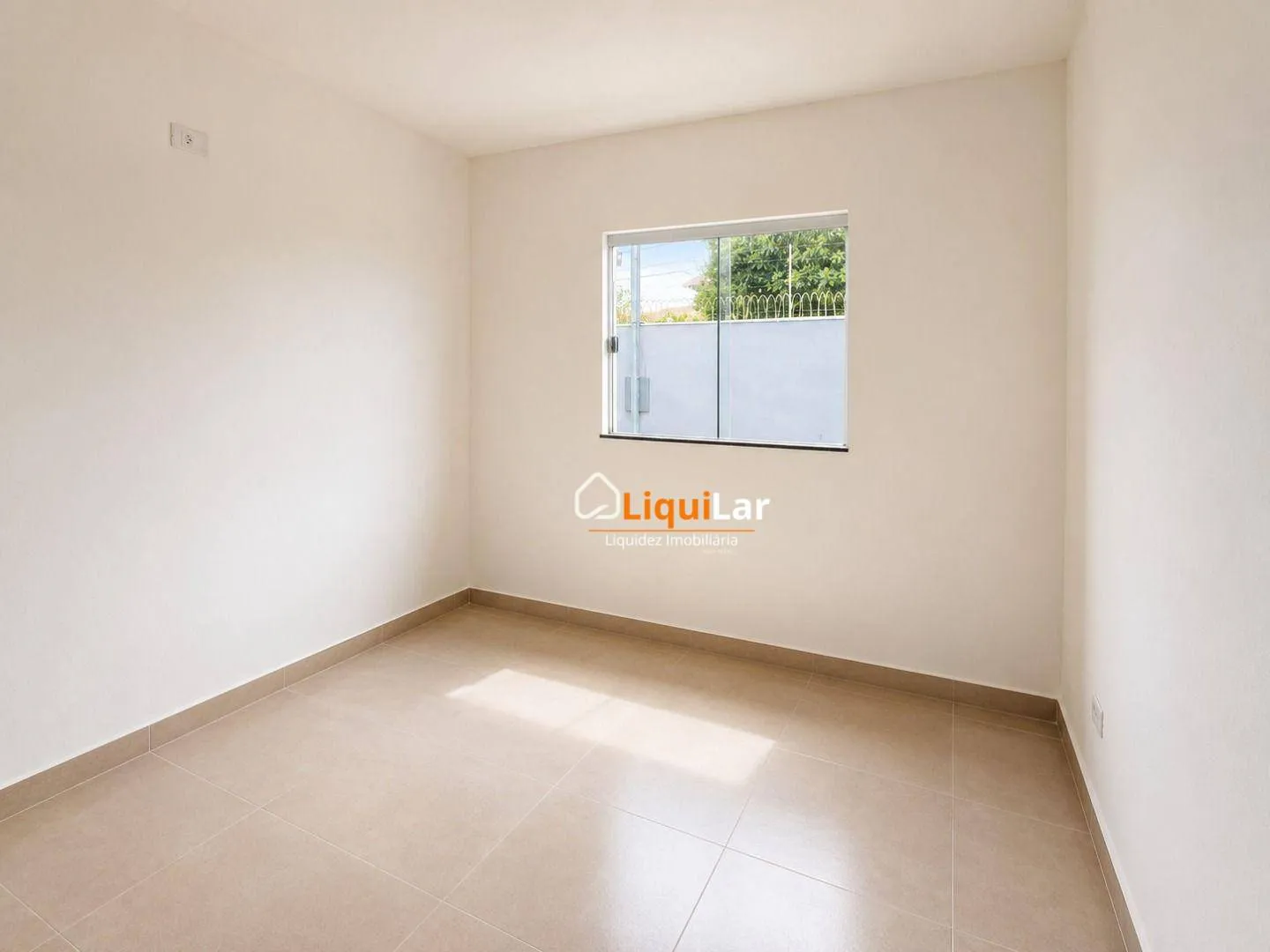 Imagem Oportunidade no Jardim Samambaia! Casa térrea com 2 quartos, sendo 1 suíte, sala ampla, cozinha americana, banheiro social, área de serviço e varanda