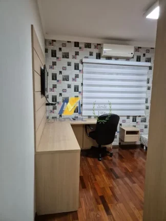 Imagem Sobrado à Venda com 300m², 3 dormitórios, 1 suíte, 2 salas e 7 vagas!!!