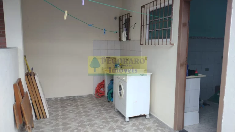 Imagem Imperdível Casa de 4 Quartos na Prainha, Caraguatatuba-SP: 2 Suítes, 2 Salas, 4 Banheiros, 4 Vagas de Garagem!