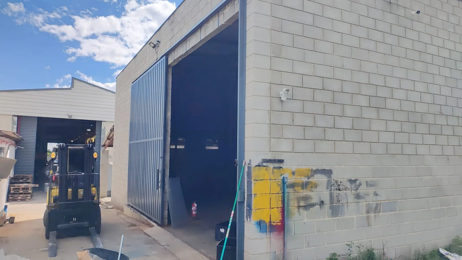 Imagem Galpão Industrial de 1.340 m² para Locação em Terreno de 2.500 m² com Energia Solar, Transformador de 300 KVA e Infraestrutura Completa