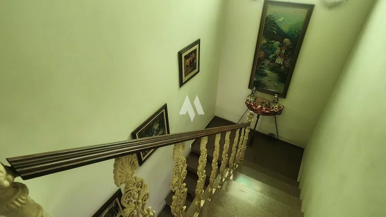 Imagem Sobrado Espetacular no Coração do Embaré – Conforto, Elegância e Localização Privilegiada