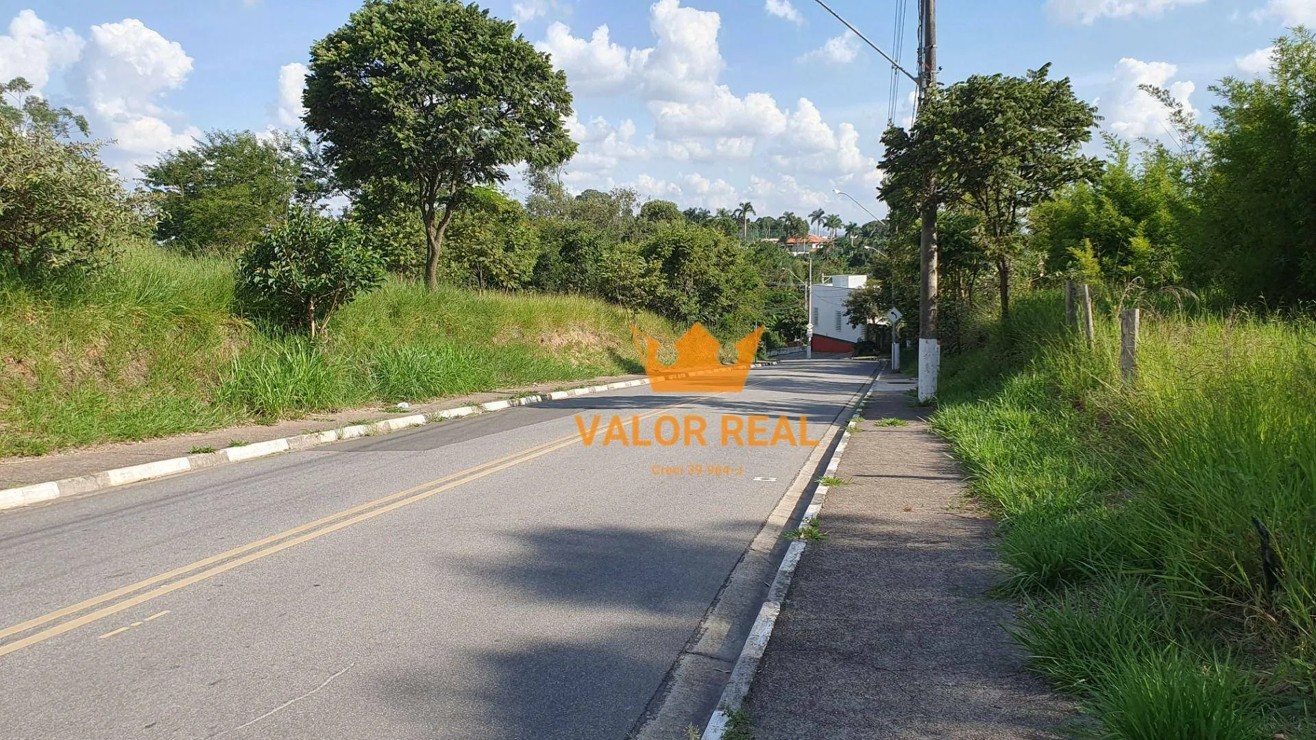 Foto do imóvel Área Residencial com 28.800.00 m2 de frente para Avenida asfaltada em Vinhedo, R$ 2.990 mil.