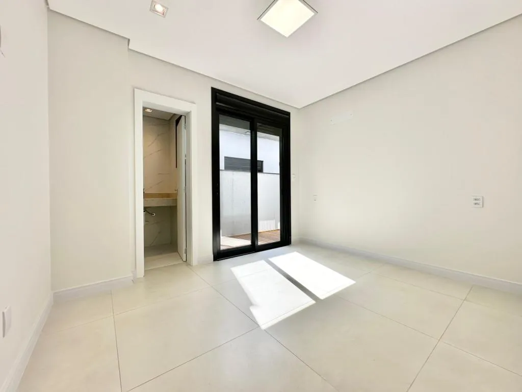 Imagem Casa em Condominio 4 Dormitórios - Bairro xangri-la